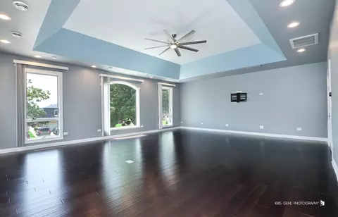 Living - 1000 E Ardyce Ln, Mount Prospect, IL 60056 photo 4 of 12