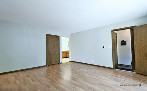 Bedroom - 1000 E Ardyce Ln, Mount Prospect, IL 60056 photo 3 of 7