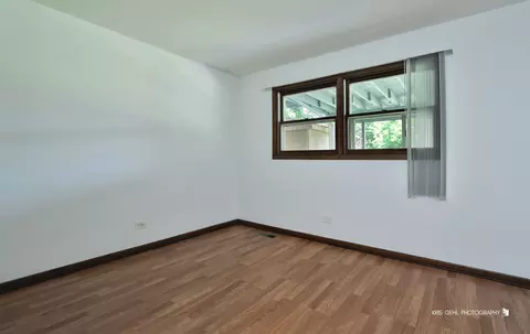 Bedroom - 1000 E Ardyce Ln, Mount Prospect, IL 60056 photo 6 of 7