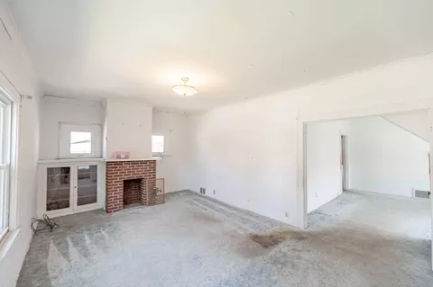 Living - 14947 Hamlin Ave, Midlothian, IL 60445 photo 1 of 4