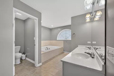 Bath - 24105 Cropland Dr, Plainfield, IL 60544 photo 2 of 4