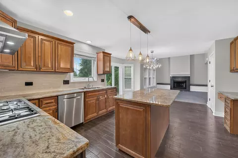 Kitchen - 24105 Cropland Dr, Plainfield, IL 60544 photo 2 of 5