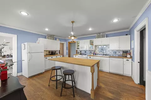 Kitchen - 2013 Beecher Rd, Plano, IL 60545 photo 3 of 4