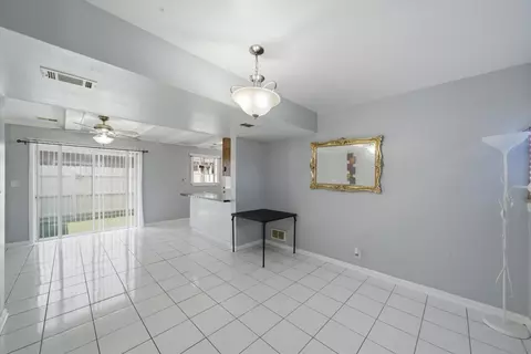 Undisclosed, Des Plaines, IL 60016 photo 4