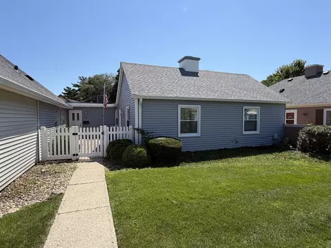 14 Garden Dr, Montgomery, IL 60538