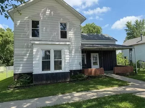 208 E Second St, Leaf River, IL 61047 photo 1