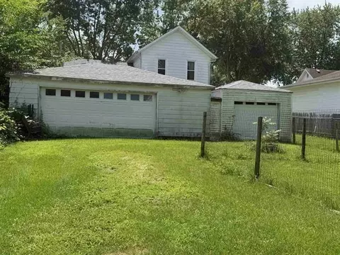 208 E Second St, Leaf River, IL 61047 photo 10