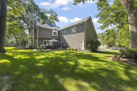 Exterior - 443 Timber Ridge Dr, Bartlett, IL 60103 photo 9 of 11