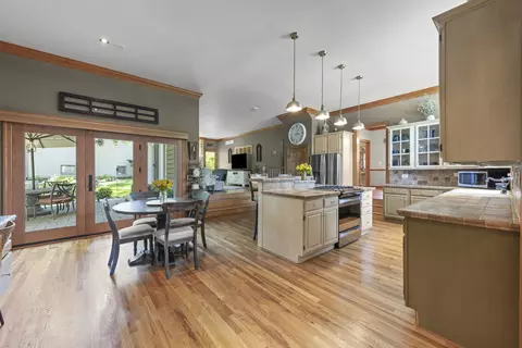 Kitchen - 443 Timber Ridge Dr, Bartlett, IL 60103 photo 5 of 5