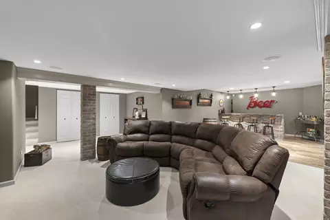 Living - 443 Timber Ridge Dr, Bartlett, IL 60103 photo 3 of 3