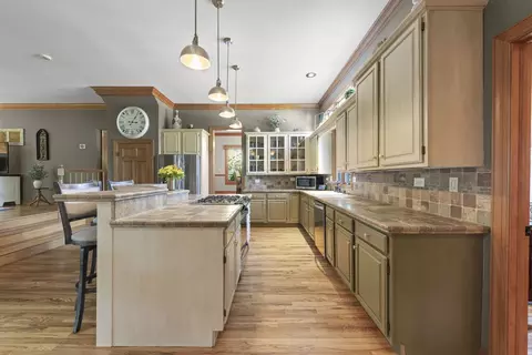 Kitchen - 443 Timber Ridge Dr, Bartlett, IL 60103 photo 4 of 5