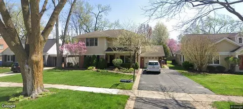 21 Mohawk Dr, Clarendon Hills, IL 60514