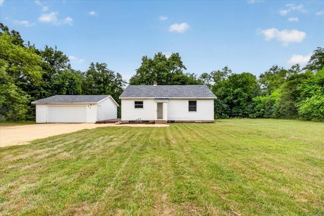 802 Darwin Dr, Machesney Park, IL 61115