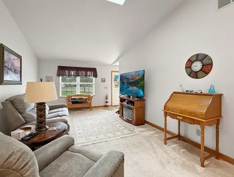 Living - 562 Pine Meadow Dr, Dixon, IL 61021 photo 1 of 6