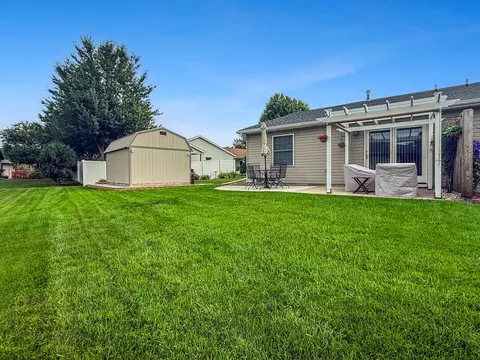 Exterior - 562 Pine Meadow Dr, Dixon, IL 61021 photo 4 of 6