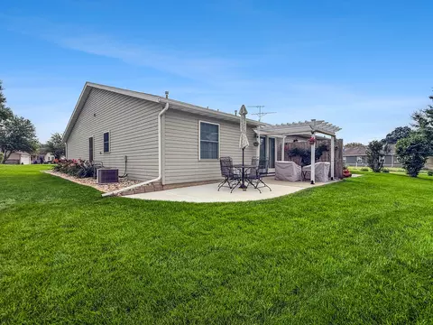 Exterior - 562 Pine Meadow Dr, Dixon, IL 61021 photo 2 of 6