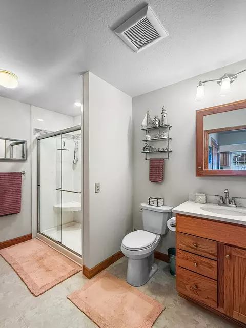 Bath - 562 Pine Meadow Dr, Dixon, IL 61021 photo 2 of 2
