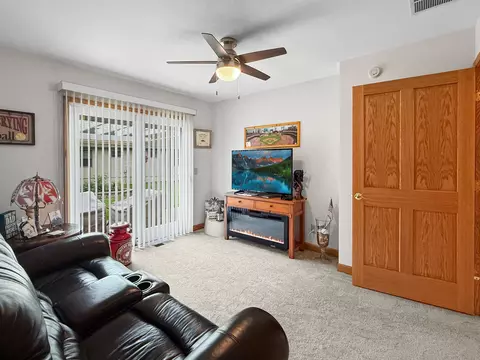 Living - 562 Pine Meadow Dr, Dixon, IL 61021 photo 6 of 6