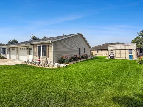 Exterior - 562 Pine Meadow Dr, Dixon, IL 61021 photo 5 of 6