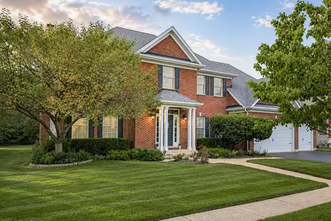 40 N W612 N Blue Lake Cir, Campton Hills, IL 60175