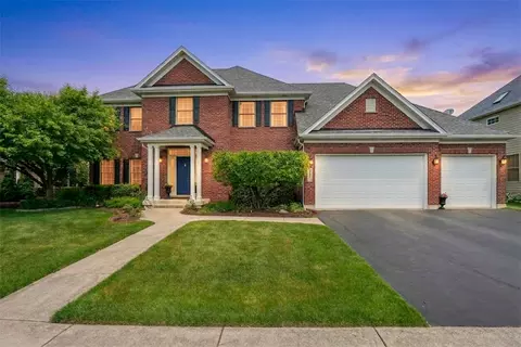 40 N W612 N Blue Lake Cir, Campton Hills, IL 60175