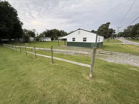 703 O Henry St, Mcleansboro, IL 62859 photo 9