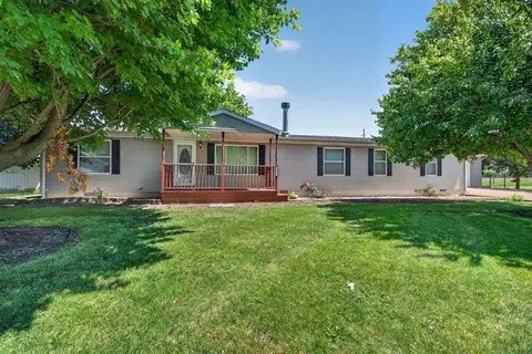 414 N Pine St, Gardner, IL 60424 photo 2