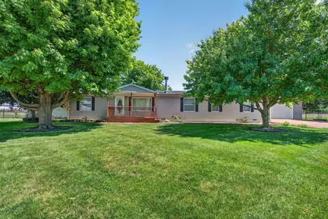 414 N Pine St, Gardner, IL 60424 photo 1