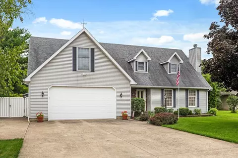 1517 E 1st St, Streator, IL 61364