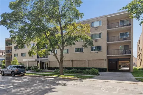 425 Home Ave #1G, Oak Park, IL 60302