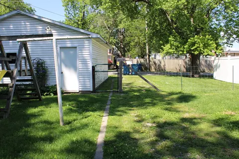 Exterior - 230 N Cherry St, Centralia, IL 62801 photo 4 of 5