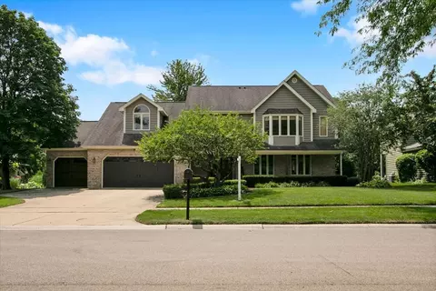 735 Queensgate Cir, Sugar Grove, IL 60554