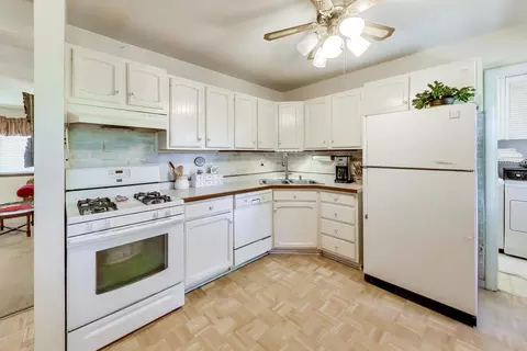 170 Westview St, Hoffman Estates, IL 60169 photo 8