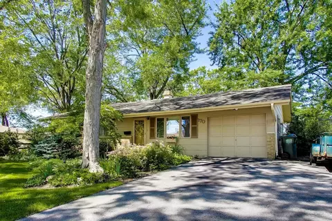 170 Westview St, Hoffman Estates, IL 60169 photo 2