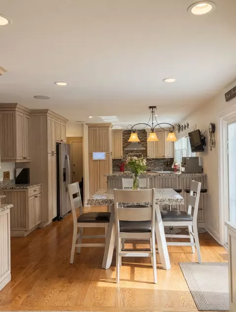 Kitchen - 1683 Castaway Ct, Hoffman Estates, IL 60010 photo 1 of 5