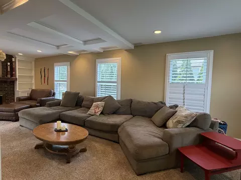 Living - 1683 Castaway Ct, Hoffman Estates, IL 60010 photo 2 of 3