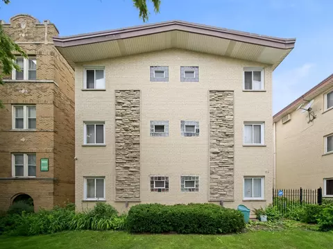 714 N Austin Blvd #202, Oak Park, IL 60302