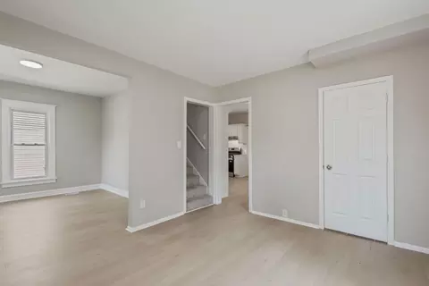 Living - 780 S Elm Ave, Kankakee, IL 60901 photo 3 of 4