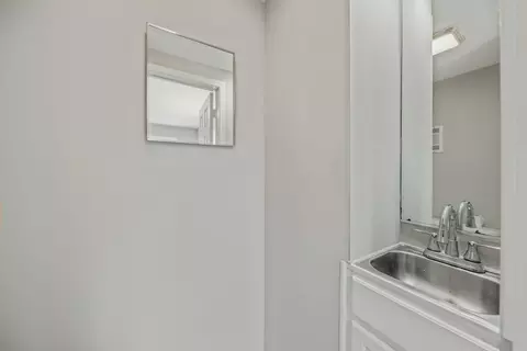 Bath - 780 S Elm Ave, Kankakee, IL 60901 photo 1 of 2