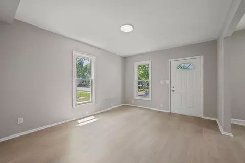 Living - 780 S Elm Ave, Kankakee, IL 60901 photo 1 of 4