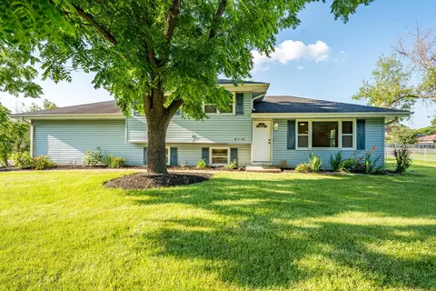 28 W520 Lester St, West Chicago, IL 60185