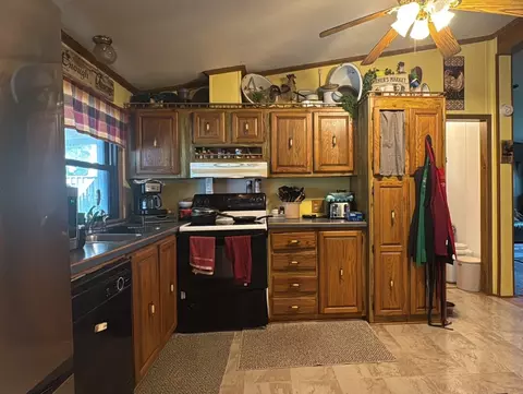 Kitchen - 403 E Byron St, Sidney, IL 61877 photo 2 of 4
