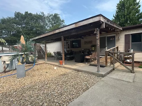 Exterior - 403 E Byron St, Sidney, IL 61877 photo 10 of 14