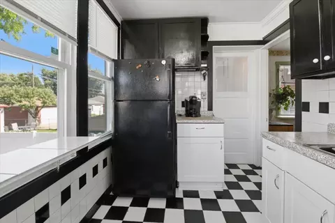 Kitchen - 4017 Oak Ave, Brookfield, IL 60513 photo 2 of 2
