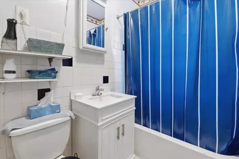 Bath - 4017 Oak Ave, Brookfield, IL 60513 photo 1 of 1