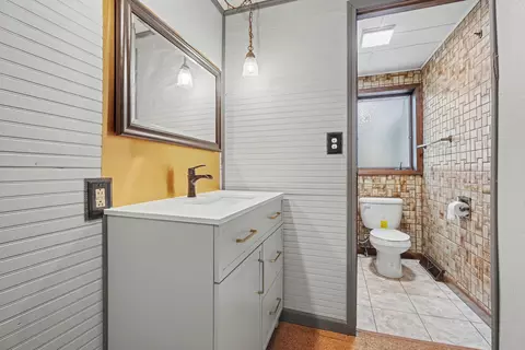 Bath - 105 W Maple St, Roberts, IL 60962 photo 1 of 1