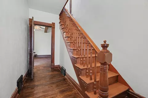 Entry Way - 105 W Maple St, Roberts, IL 60962 photo 3 of 4