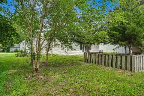 Exterior - 105 W Maple St, Roberts, IL 60962 photo 6 of 7