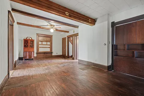 Living - 105 W Maple St, Roberts, IL 60962 photo 3 of 4