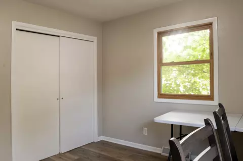 Bedroom - 810 42nd St, Moline, IL 61265 photo 6 of 8